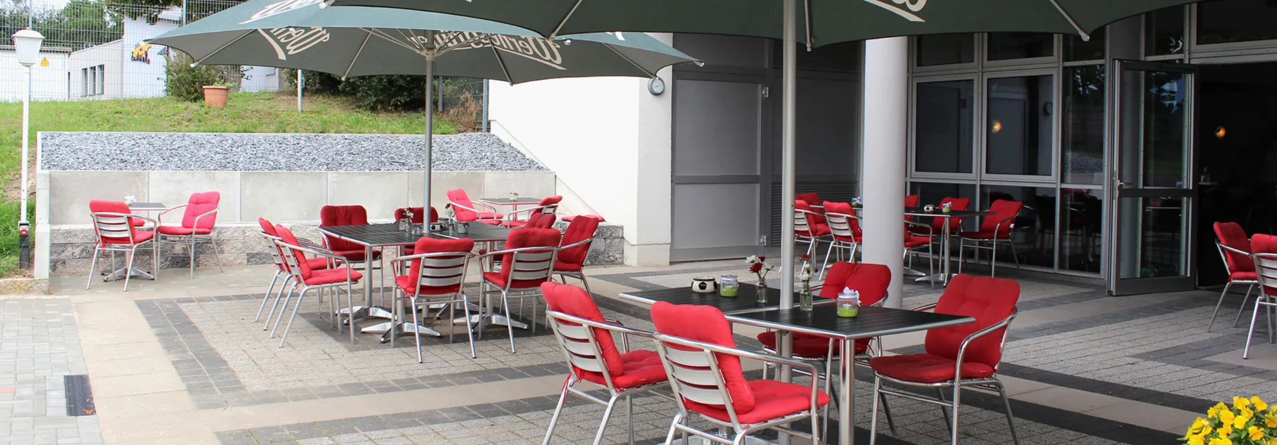 Terrasse der Sportsbar „Zum Fuchsbau“ (© Landessportschule Sachsen-Anhalt) Terrasse der Sportsbar „Zum Fuchsbau“